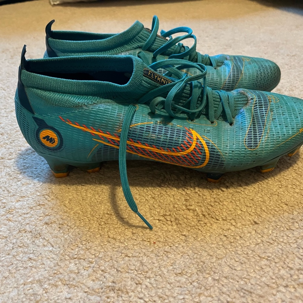 Mens Nike flyknit Mercurial soccer cleats